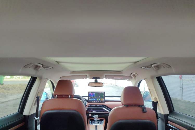 Used Zotye T500 2018 1.5T Automatic Smart Connected Prestige Model Headliner