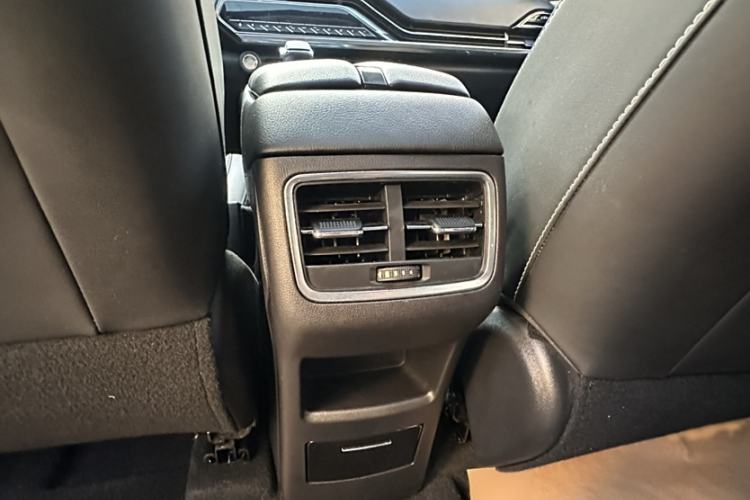 Used Zotye T500 2018 1.5T Automatic Luxury Model Interior 11