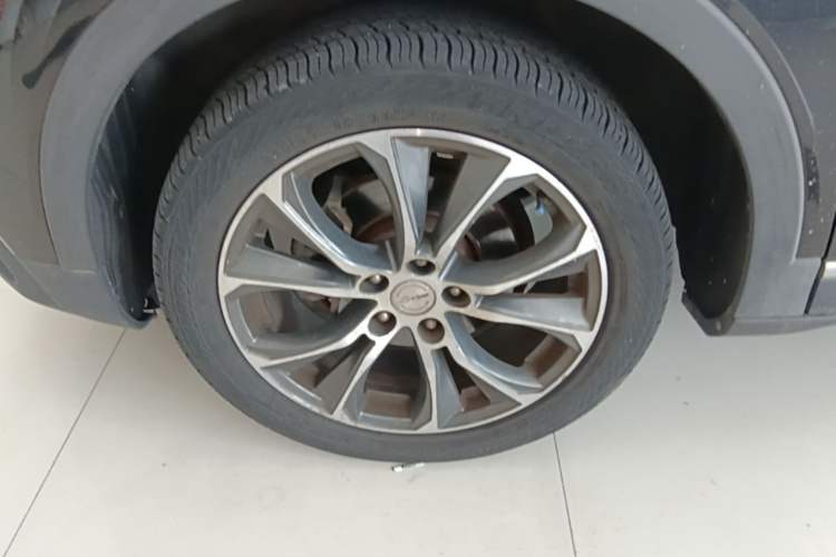 Used Zotye T500 2018 1.5T Automatic Smart Connected Prestige Model Left Front Wheel Hub