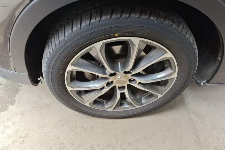 Used Zotye T500 2018 1.5T Automatic Smart Connected Prestige Model Left Front Wheel Hub
