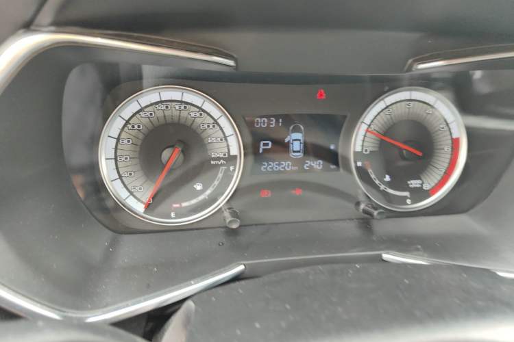 Used Zotye T500 2018 1.5T Automatic Luxury Model Odometer Close Up