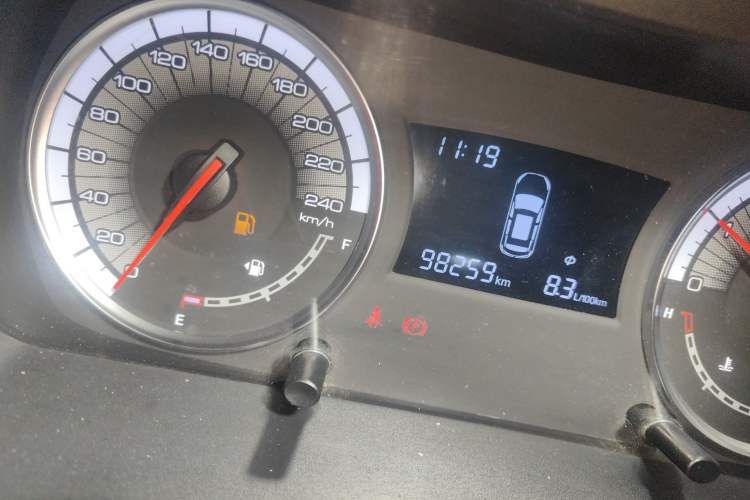 Used Zotye T500 2018 1.5T Manual Luxury Model Odometer Close Up