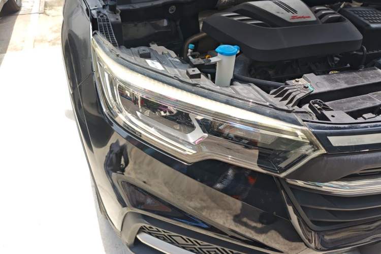 Used Zotye T500 2018 1.5T Manual Luxury Model Right Front Headlight