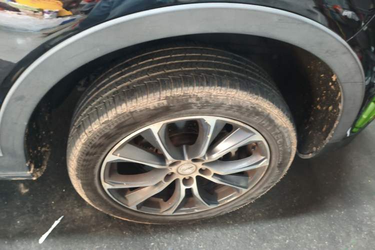 Used Zotye T500 2018 1.5T Automatic Smart Connected Prestige Model Right Front Wheel Hub