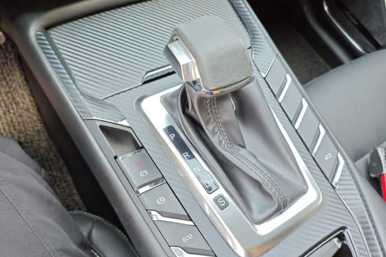Used Zotye T500 2018 1.5T Automatic Luxury Model Gear Lever