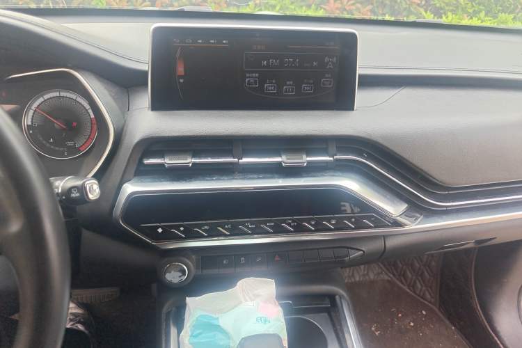 Used Zotye T500 2018 1.5T Automatic Luxury Model Audio And AC Panel