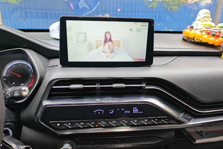 Used Zotye T500 2018 1.5T Manual Luxury Model Audio And AC Panel
