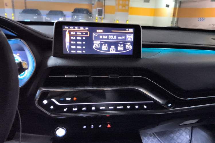 Used Zotye T500 2018 1.5T Automatic Smart Connected Prestige Model Audio And AC Panel
