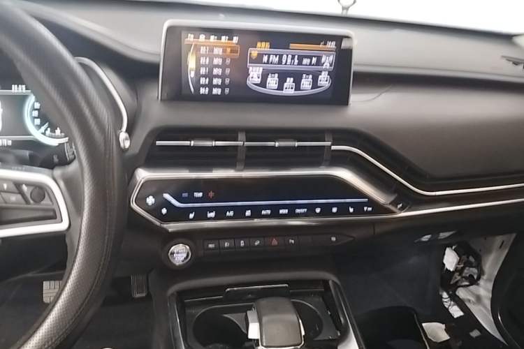 Used Zotye T500 2018 1.5T Automatic Smart Connect Flagship Model Audio And AC Panel