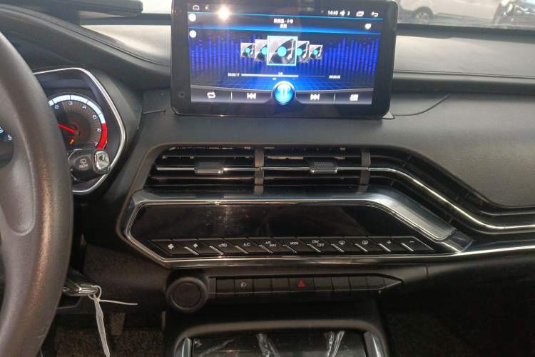 Used Zotye T500 2018 1.5T Manual Luxury Model Audio And AC Panel