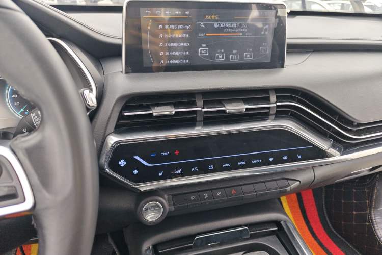 Used Zotye T500 2018 1.5T Automatic Smart Connected Prestige Model Audio And AC Panel