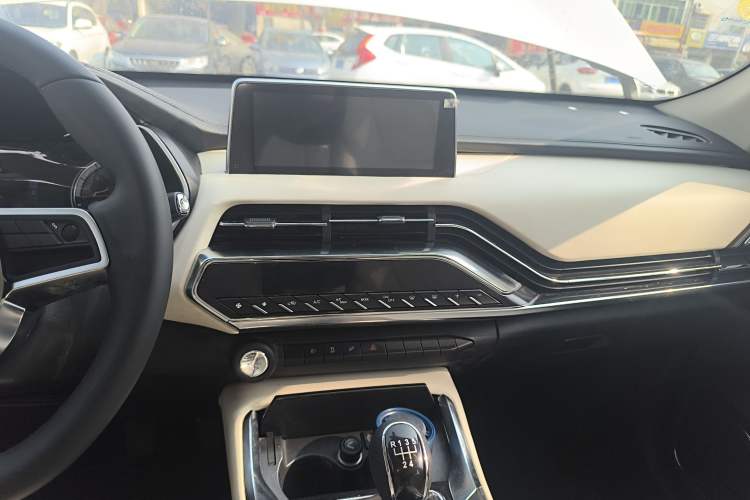 Used Zotye T500 2018 1.5T Manual Luxury Model Audio And AC Panel