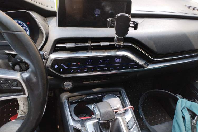 Used Zotye T500 2018 1.5T Automatic Smart Connect Flagship Model Audio And AC Panel