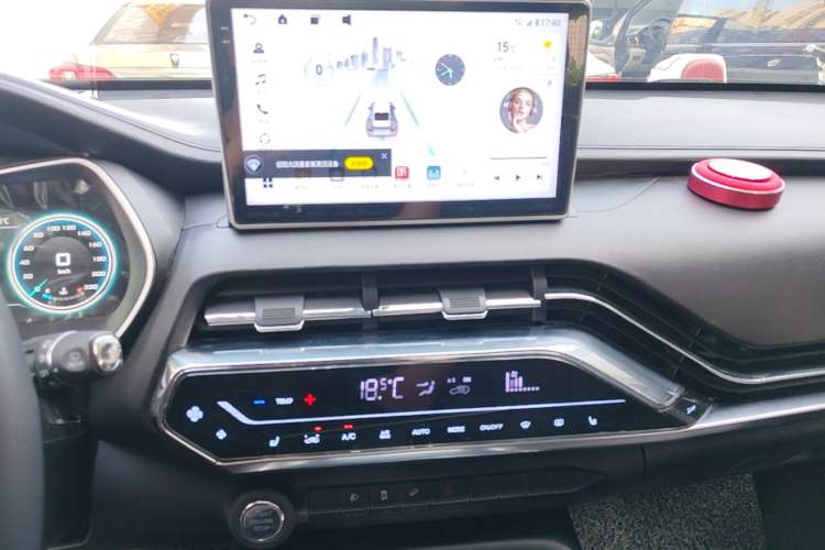 Used Zotye T500 2018 1.5T Automatic Smart Connected Prestige Model Audio And AC Panel