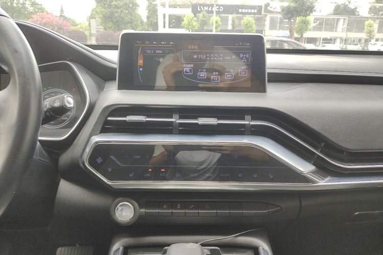 Used Zotye T500 2018 1.5T Automatic Smart Connected Prestige Model Audio And AC Panel
