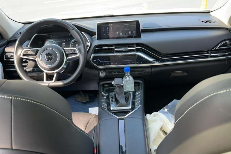 Used Zotye T500 2018 1.5T Automatic Smart Connected Prestige Model Center Console