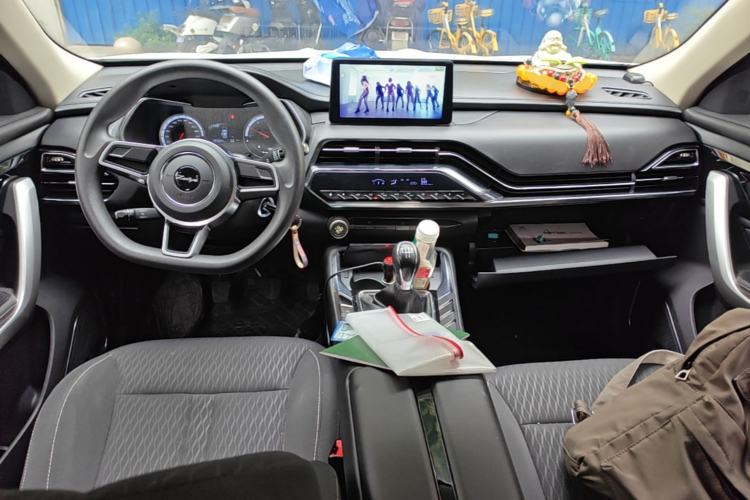 Used Zotye T500 2018 1.5T Manual Luxury Model Center Console