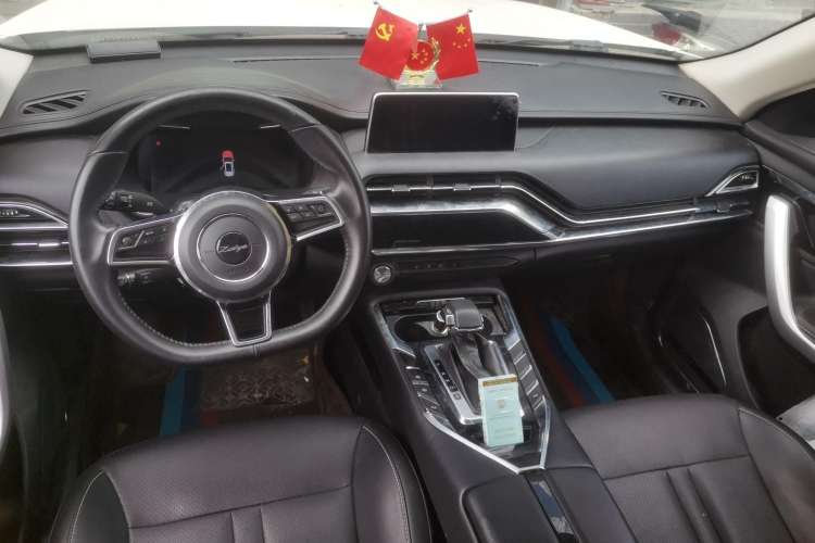 Used Zotye T500 2018 1.5T Automatic Smart Connected Prestige Model Center Console