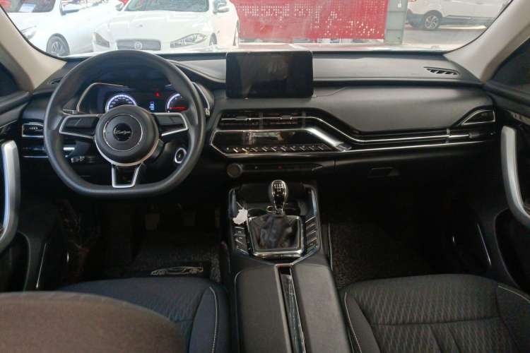 Used Zotye T500 2018 1.5T Manual Luxury Model Center Console