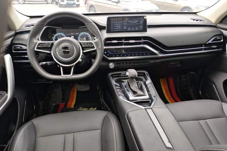 Used Zotye T500 2018 1.5T Automatic Smart Connected Prestige Model Center Console
