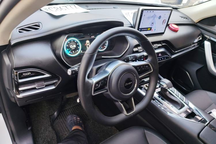 Used Zotye T500 2018 1.5T Automatic Smart Connected Prestige Model Center Console