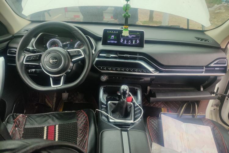 Used Zotye T500 2018 1.5T Manual Luxury Model Center Console