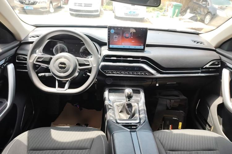 Used Zotye T500 2018 1.5T Manual Luxury Model Center Console