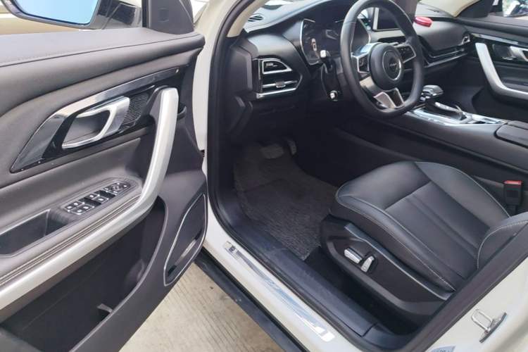 Used Zotye T500 2018 1.5T Automatic Smart Connected Prestige Model Driver Seat