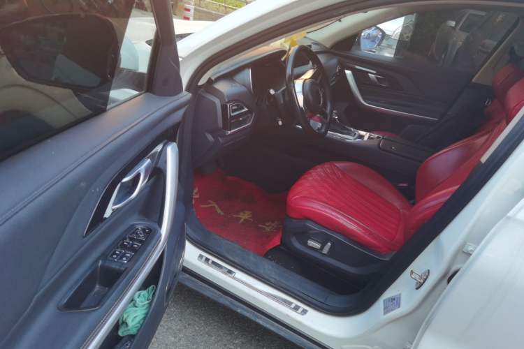 Used Zotye T500 2018 1.5T Automatic Smart Connected Prestige Model Driver Seat