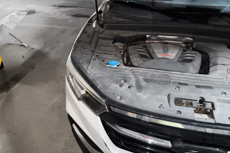 Used Zotye T500 2018 1.5T Automatic Smart Connected Prestige Model Engine Bay Right