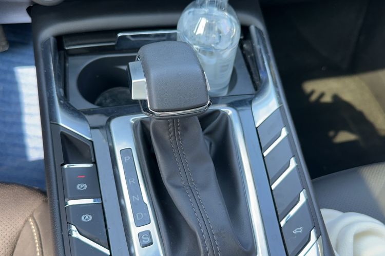 Used Zotye T500 2018 1.5T Automatic Smart Connected Prestige Model Gear Lever