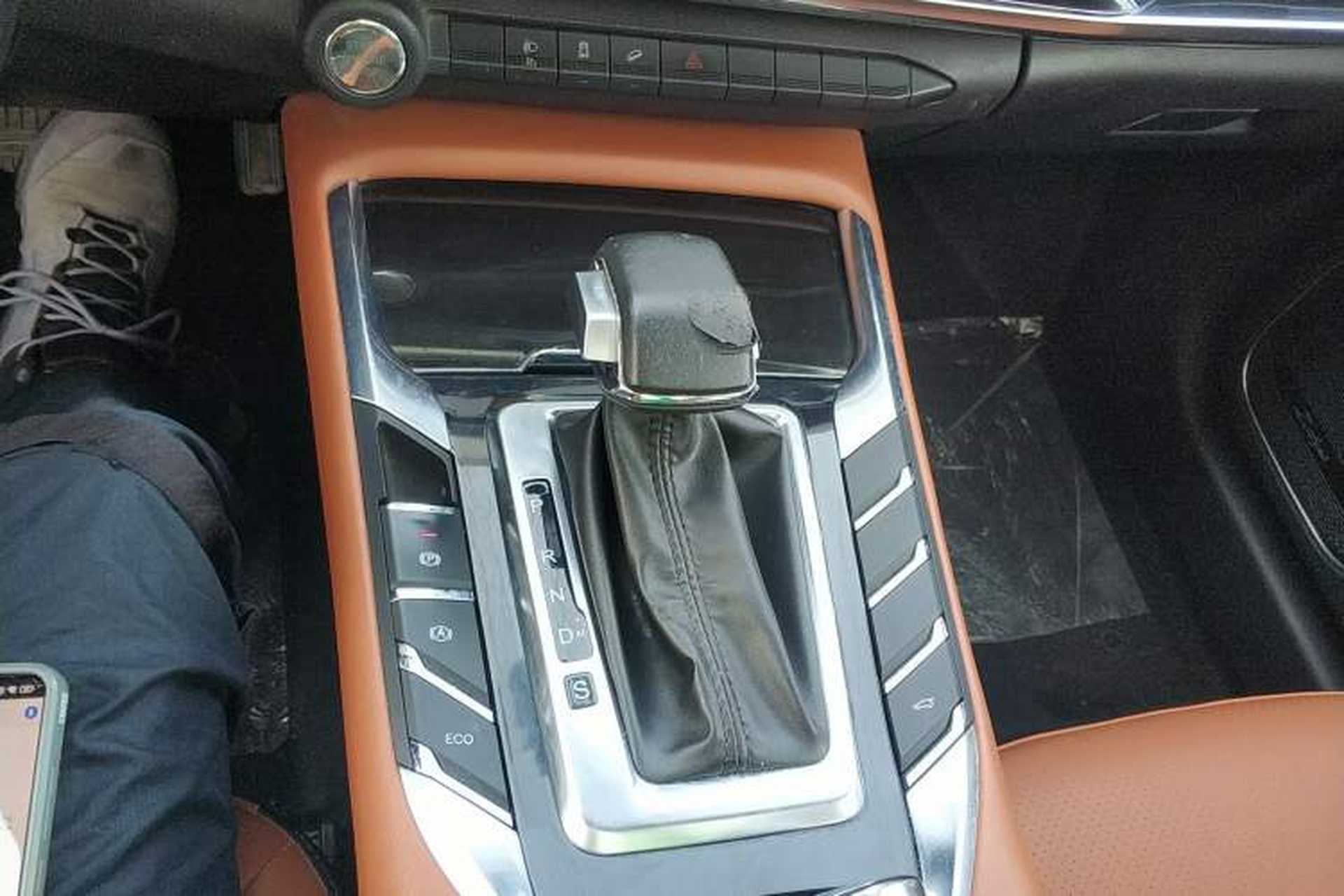 Used Zotye T500 2018 1.5T Automatic Smart Connected Prestige Model Gear Lever