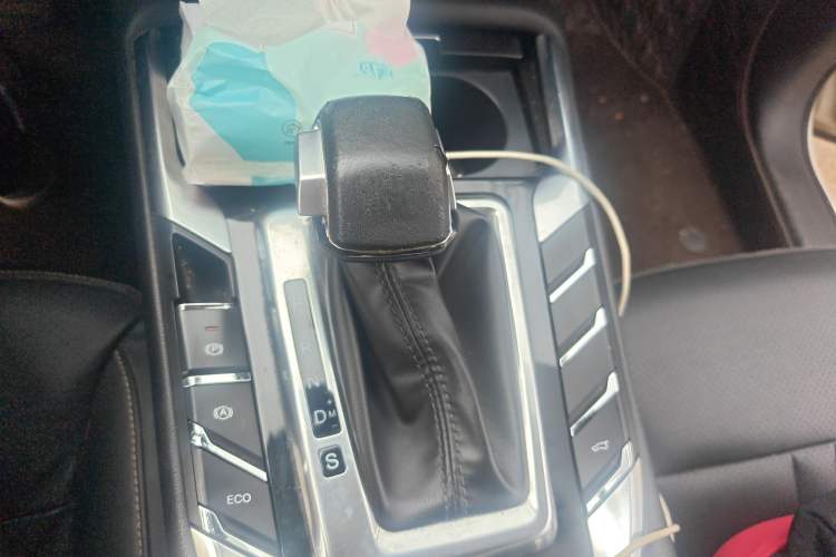 Used Zotye T500 2018 1.5T Automatic Luxury Model Gear Lever