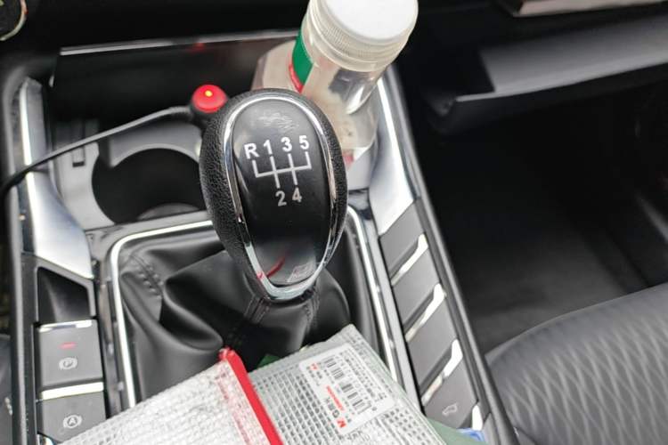 Used Zotye T500 2018 1.5T Manual Luxury Model Gear Lever