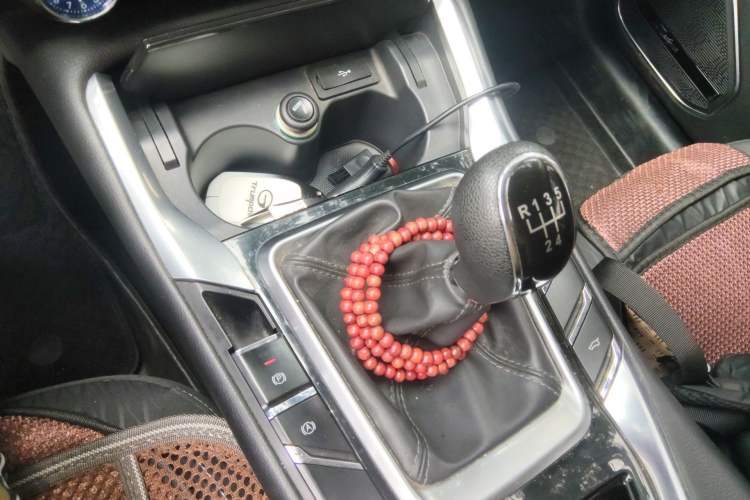 Used Zotye T500 2018 1.5T Manual Luxury Model Gear Lever