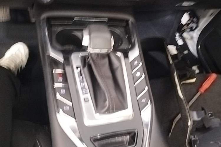 Used Zotye T500 2018 1.5T Automatic Smart Connect Flagship Model Gear Lever