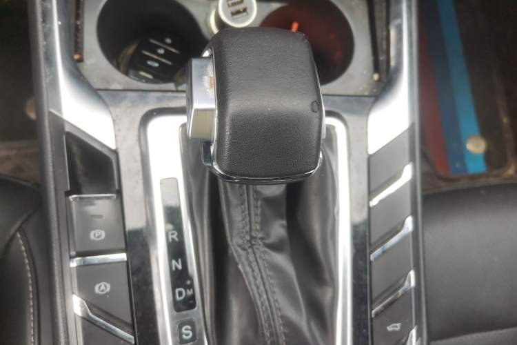 Used Zotye T500 2018 1.5T Automatic Smart Connected Prestige Model Gear Lever