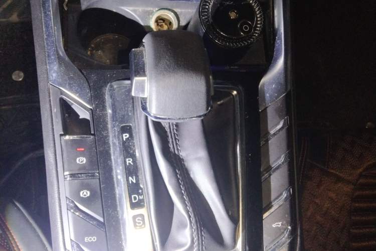 Used Zotye T500 2018 1.5T Automatic Luxury Model Gear Lever