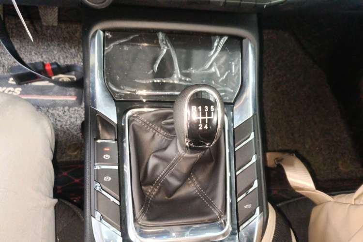 Used Zotye T500 2018 1.5T Manual Luxury Model Gear Lever