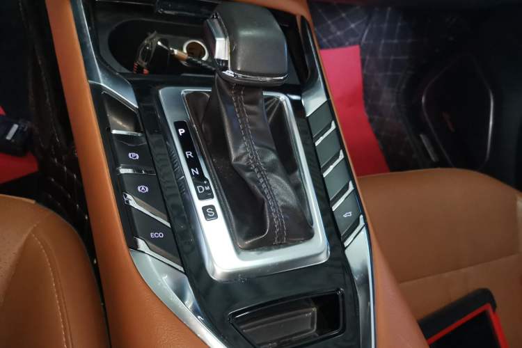 Used Zotye T500 2018 1.5T Automatic Smart Connected Prestige Model Gear Lever