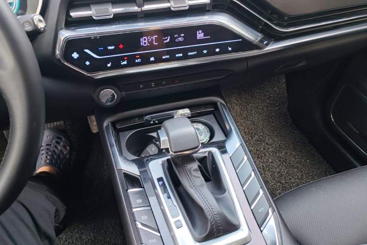 Used Zotye T500 2018 1.5T Automatic Smart Connected Prestige Model Gear Lever