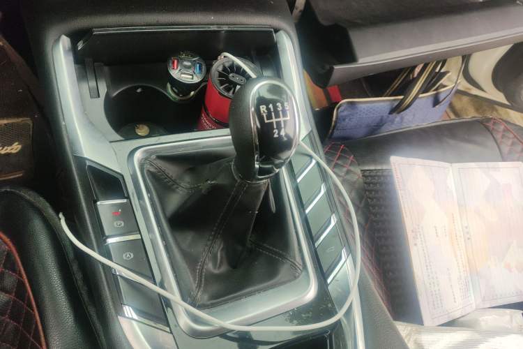 Used Zotye T500 2018 1.5T Manual Luxury Model Gear Lever