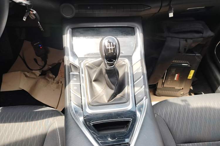 Used Zotye T500 2018 1.5T Manual Luxury Model Gear Lever