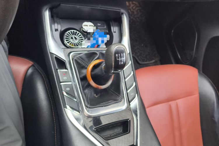 Used Zotye T500 2018 1.5T Manual Luxury Model Gear Lever