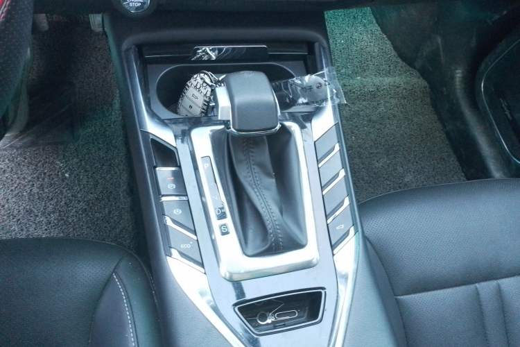 Used Zotye T500 2018 1.5T Automatic Smart Connected Prestige Model Gear Lever