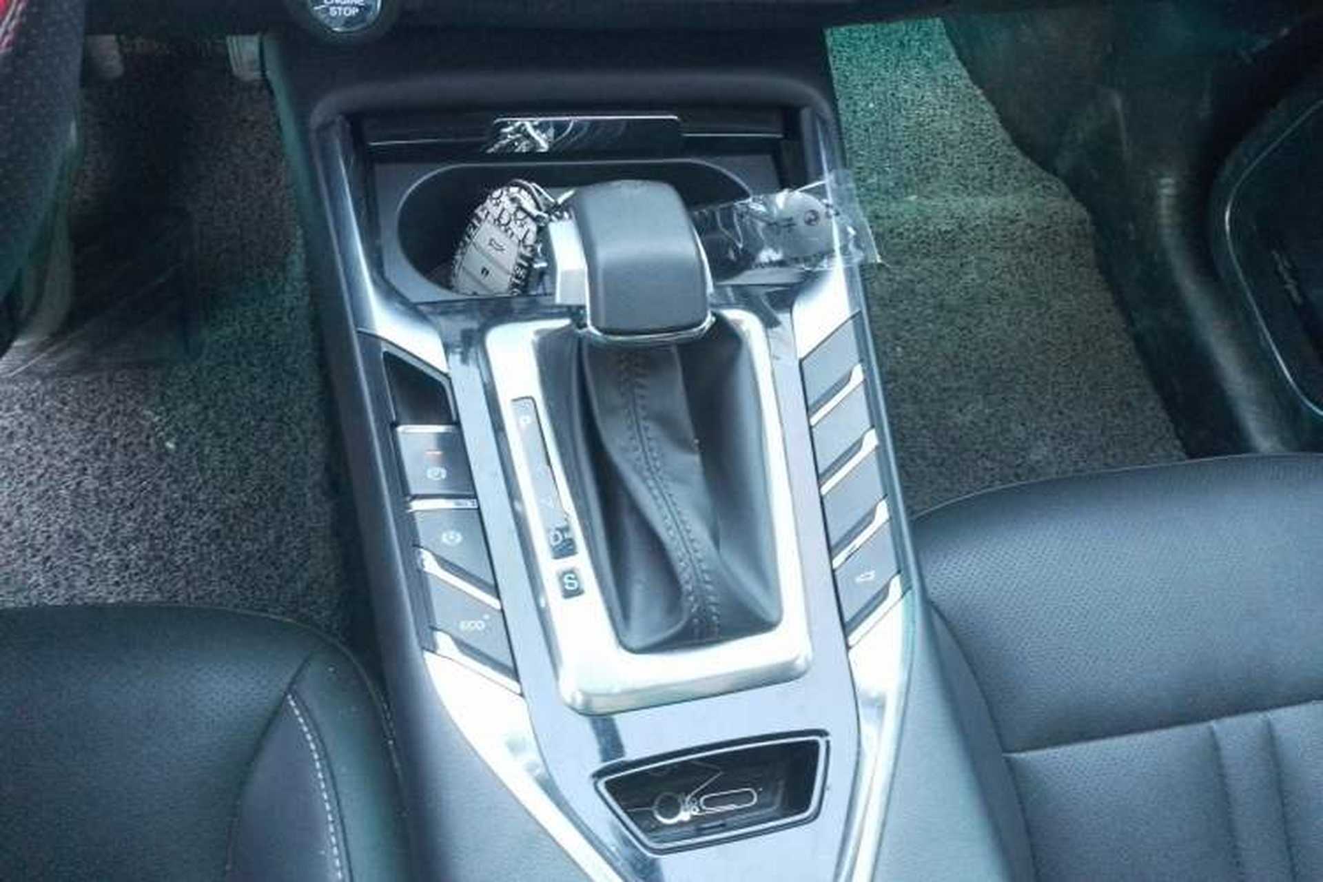 Used Zotye T500 2018 1.5T Automatic Smart Connected Prestige Model Gear Lever