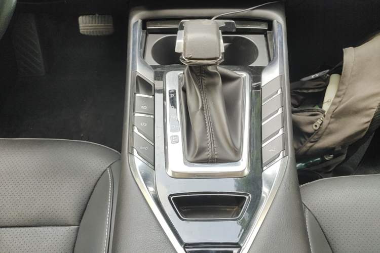 Used Zotye T500 2018 1.5T Automatic Smart Connected Prestige Model Gear Lever