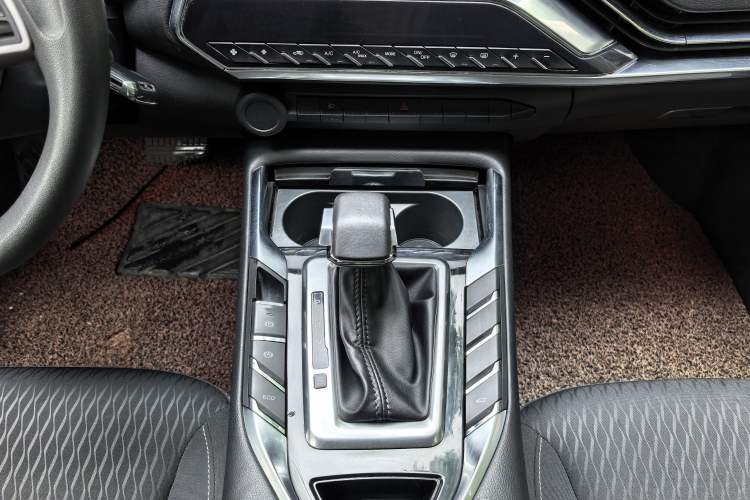 Used Zotye T500 2018 1.5T Automatic Luxury Model Gear Lever