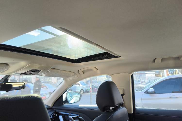Used Zotye T500 2018 1.5T Manual Luxury Model Headliner