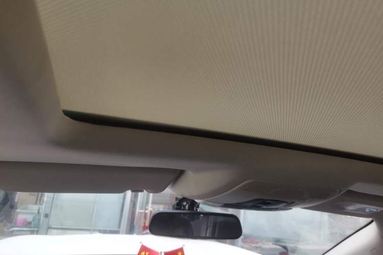 Used Zotye T500 2018 1.5T Automatic Smart Connected Prestige Model Headliner